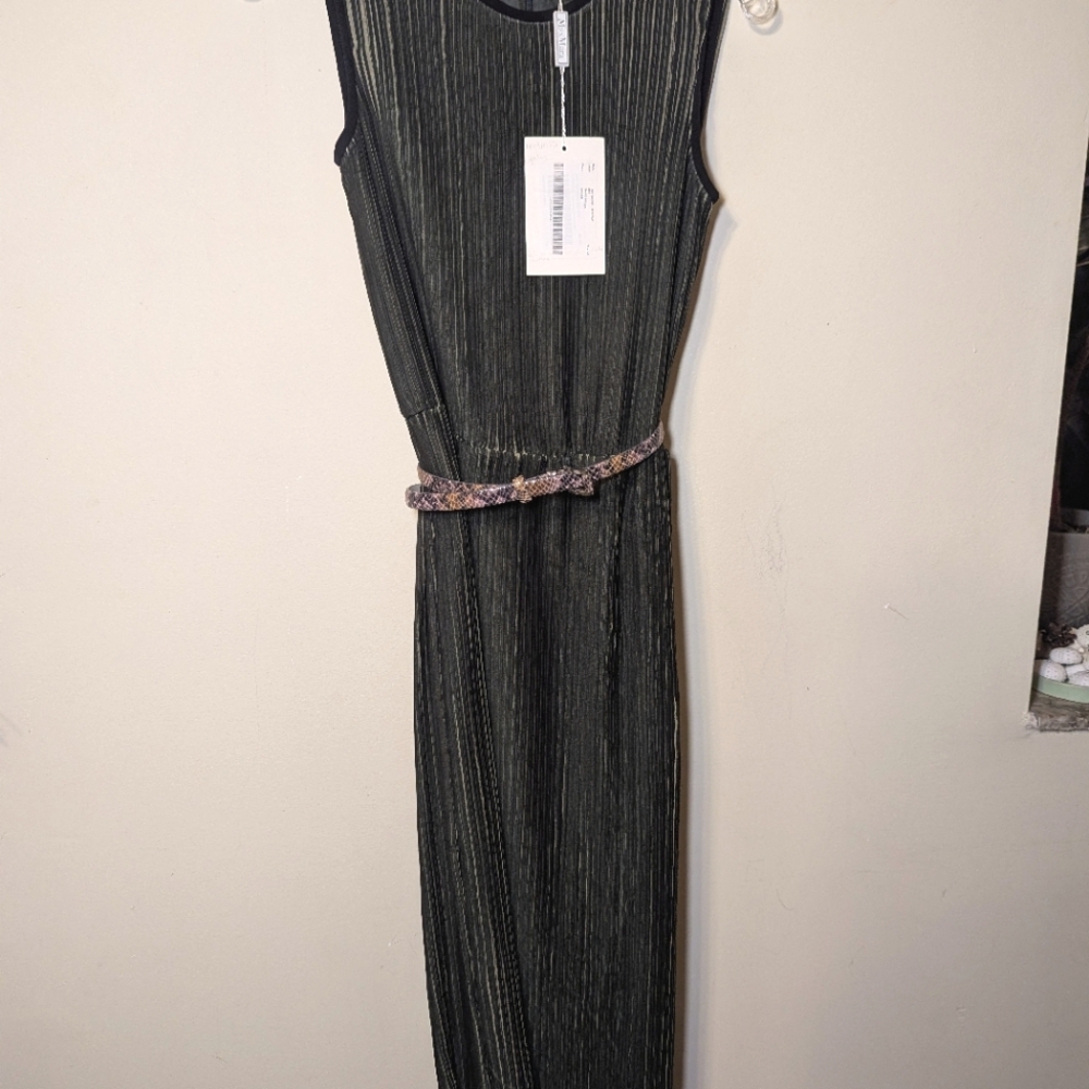 Vintage NWT Elegant Sage Green Sleeveless Dress With Gold Undertones - Maxmara